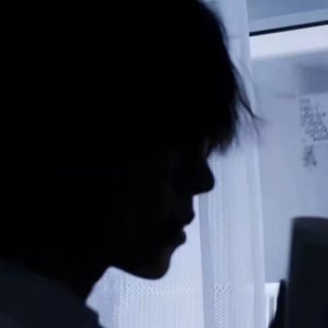 班花趴下让我桶她屁股眼
