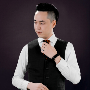 班花趴下让我桶她屁股眼
